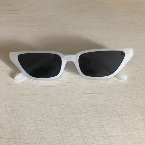 Retro “Kylie” White Cat Eye Sunglasses 70s Vibes - Picture 1 of 6